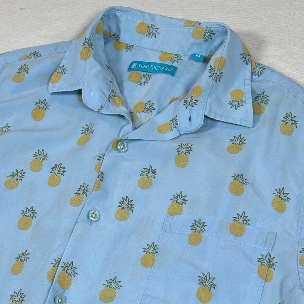 Tori Richard Men Medium Light Blue Pineapple Print Tencel Lyocell Hawaiian Shirt
